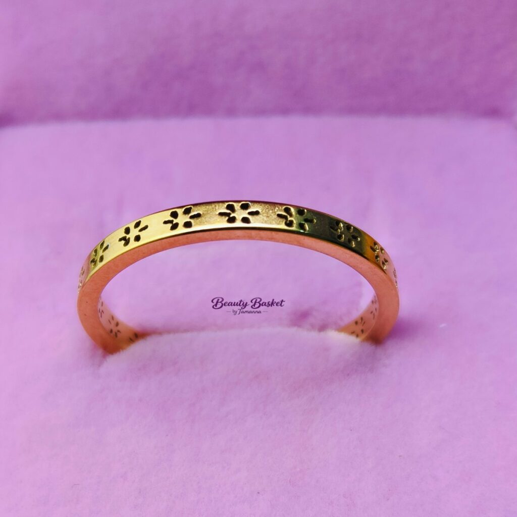 Floral Ring stainless steel gold tone close view