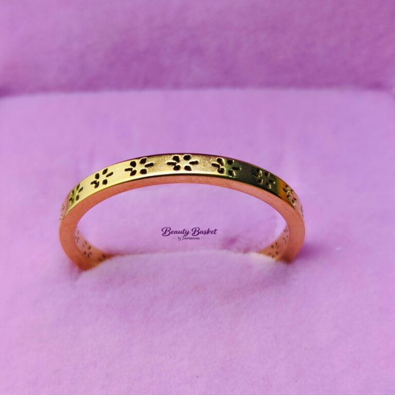 Floral Ring stainless steel gold tone close view